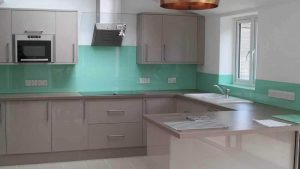 شیشه بین کابینت