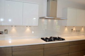 شیشه بین کابینتی