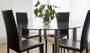 شیشه روی میز ناهارخوری
