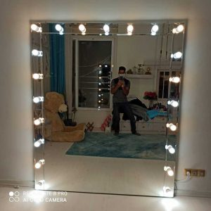 آینه لامپ دار