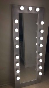 آینه قدی لامپ دار