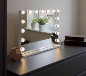 آینه لامپ دار