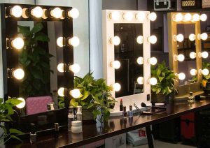 آینه دور چراغ دار