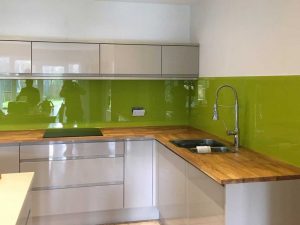 شیشه بین کابینتی