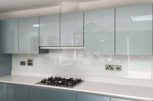 شیشه بین کابینتی