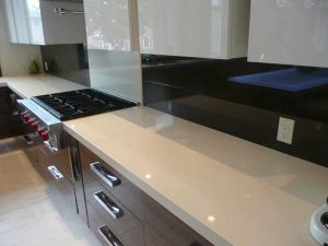 شیشه بین کابینتی