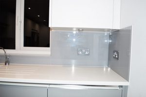 شیشه بین کابینتی طوسی