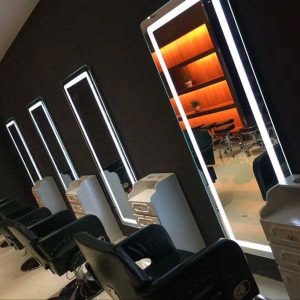 آینه هوشمند آرایشگاه