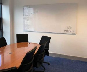 تابلو شیشه ای مغناطیسی