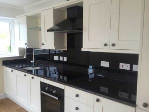 شیشه سکوریت بین کابینتی