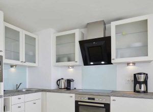 شیشه رنگی مات