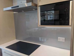 شیشه رنگی مات