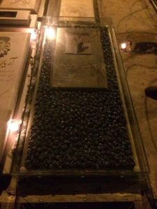 سنگ قبر شیشه ای