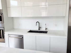 کابینت شیشه ای