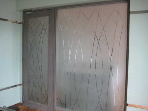 شیشه طرح دار