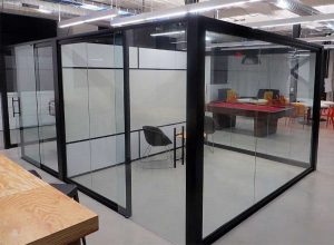 اتاقک شیشه ای