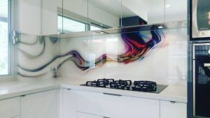 شیشه چاپی بین کابینت