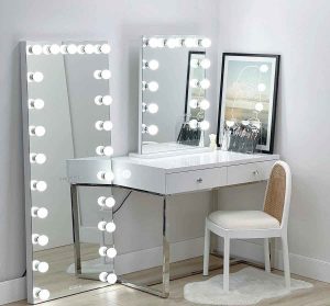 آینه اتاق دخترانه