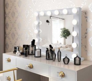 آینه لامپ دار