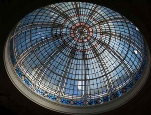 گنبد شیشه ای