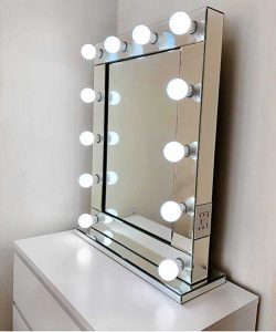 آینه لامپ دار