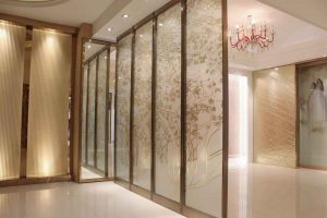 کمد شیشه ای