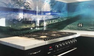 شیشه روی کابینت