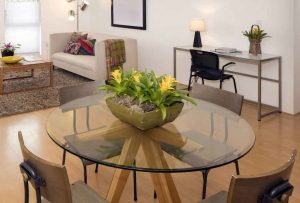 میز شیشه ای رستوران