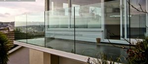 بالکن شیشه ای