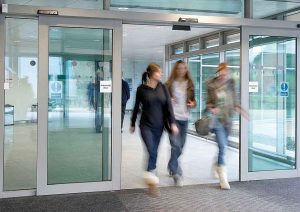 درب شیشه ای ریلی