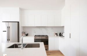 کابینت شیشه ای