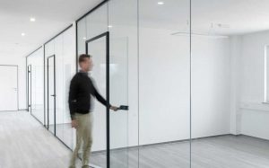 پارتیشن شیشه ای رنگی