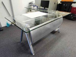 شیشه میز مدیریت