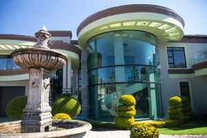 آینه اتاق بازجویی