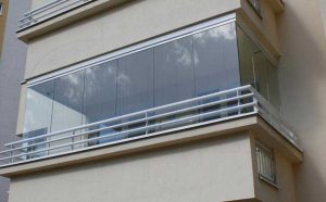 بالکن شیشه ای 