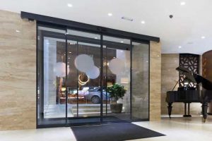 درب شیشه ای 