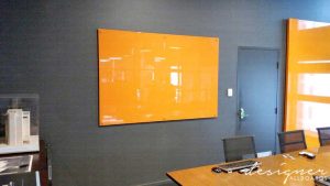 وایت برد شیشه ای رنگی