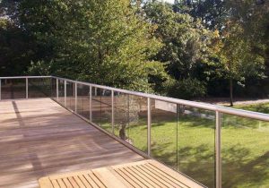 شیشه جان پناه