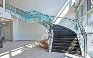 بالکن شیشه ای