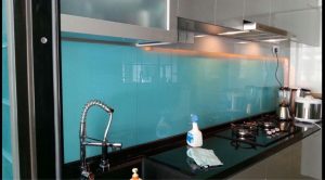 شیشه بین کابینت طرح دار