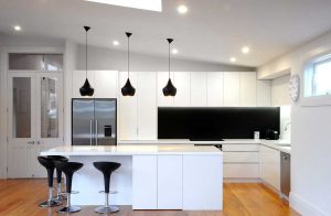 شیشه روی کابینت