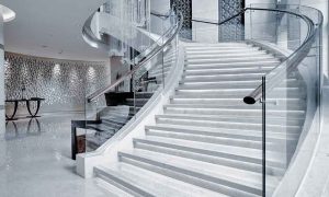 پله شیشه ای