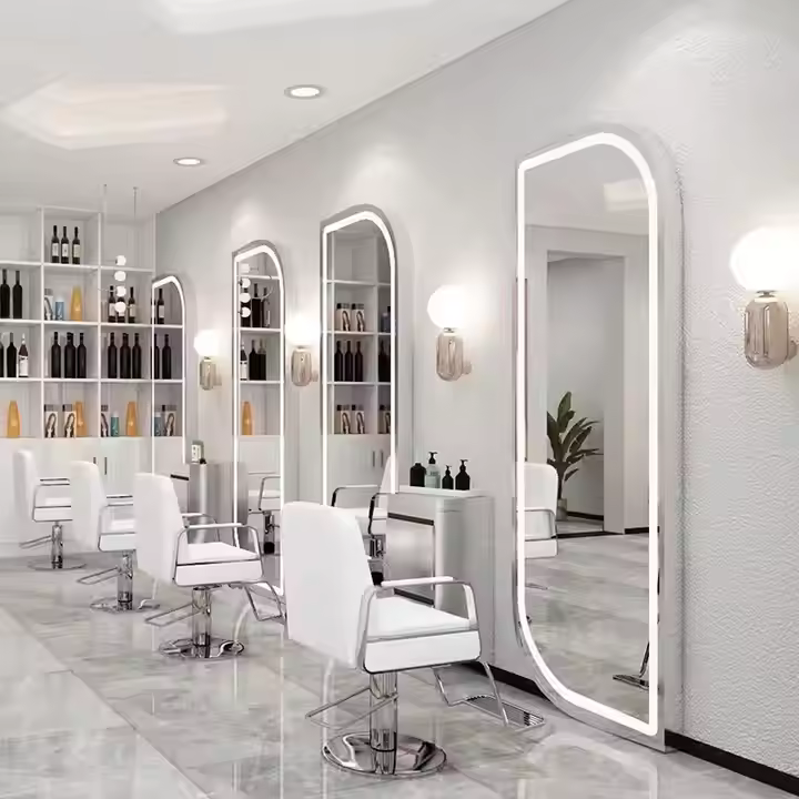 آینه با قاب چوبی