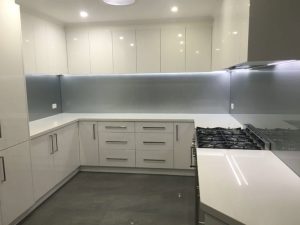 شیشه های بین کابینتی