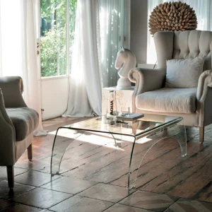 شیشه روی میز جلو مبلی